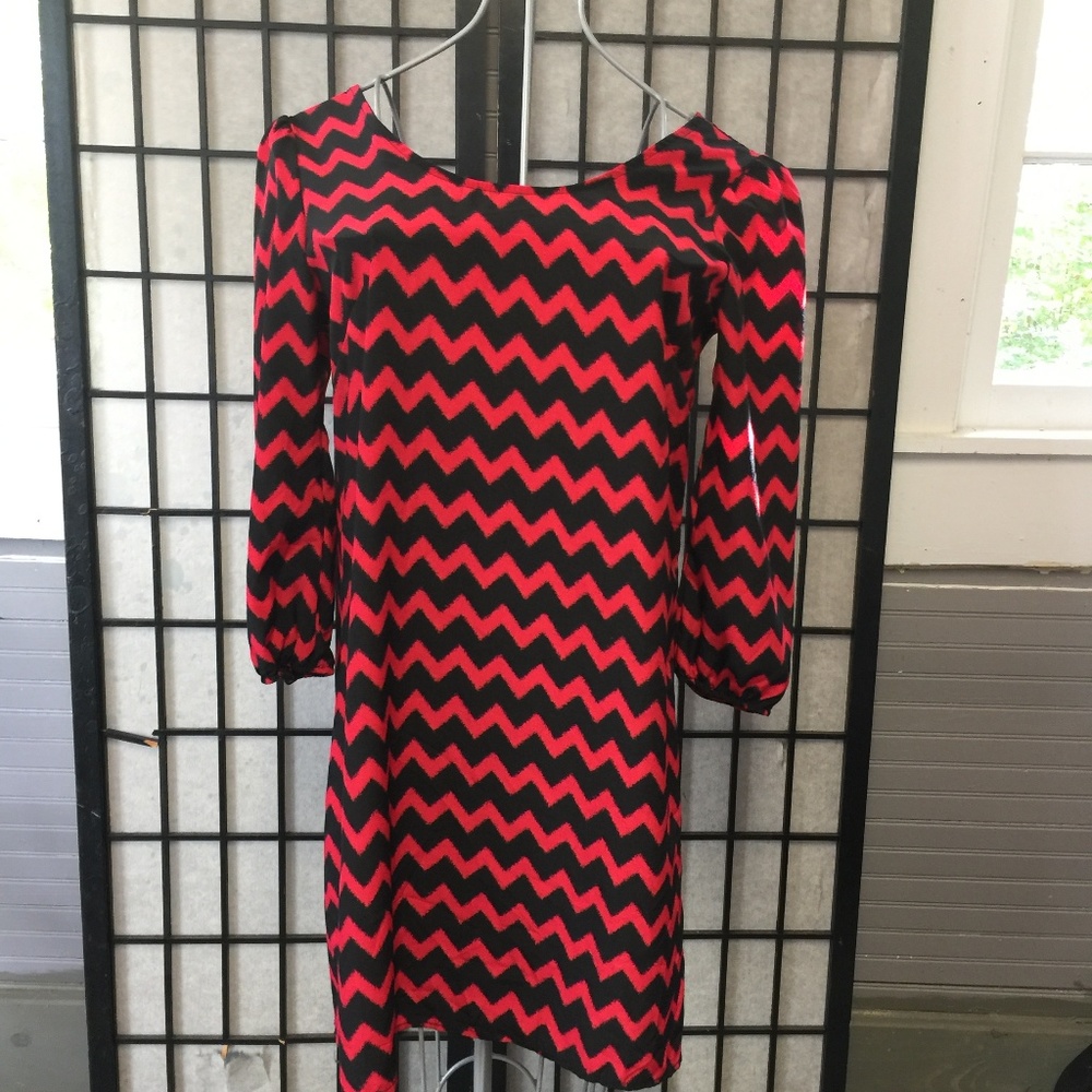 * FREE GIFT *RUE 21 SMALL SIZE RED AND BLACK DRESS